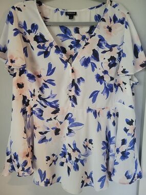 Torrid White Floral V-Neck Ruffle Sleeve Blouse